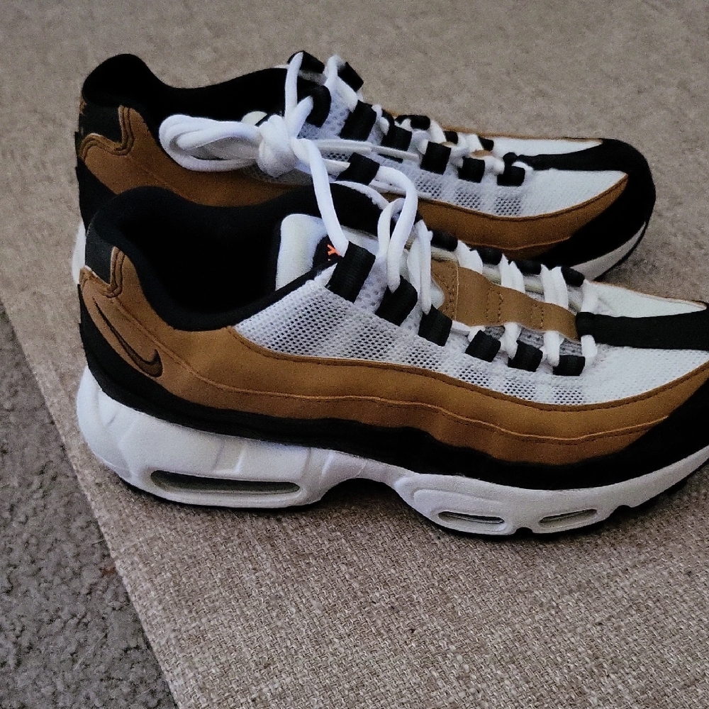 Nike Air Max 95 White and Brown Sneakers